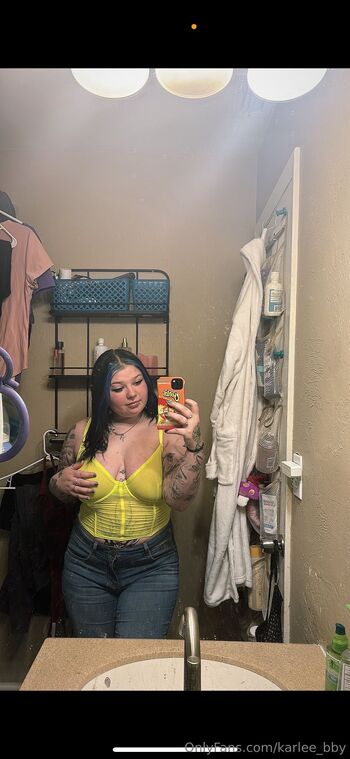 Karle / karlee_bby nude photo #35
