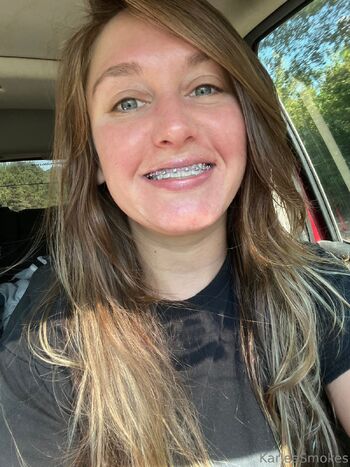 Karlee Smokes PP / karleesmokestease / karleesmokes / karleesmokes_ nude photo #1