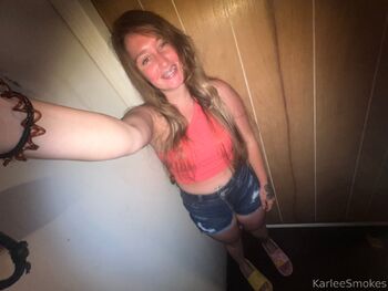 Karlee Smokes PP / karleesmokestease / karleesmokes / karleesmokes_ nude photo #27