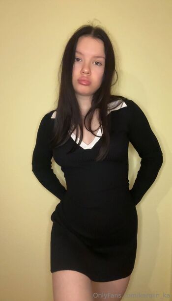 JUNGE KAROLINE / karolin_ka / hier.istkarolinka / karolinkahier nude photo #1