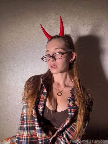 Cassie ur little princesse / kasiawood nude photo #1