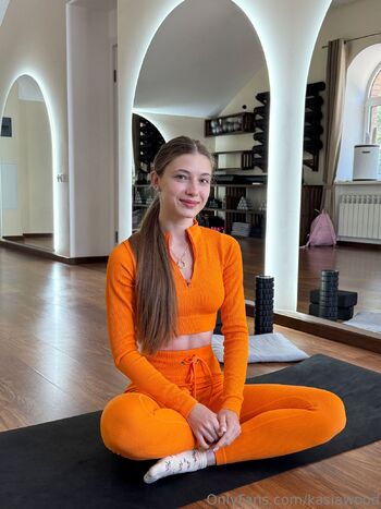 Cassie ur little princesse / kasiawood nude photo #3