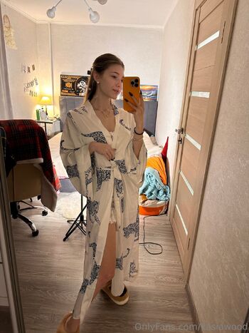 Cassie ur little princesse / kasiawood nude photo #21