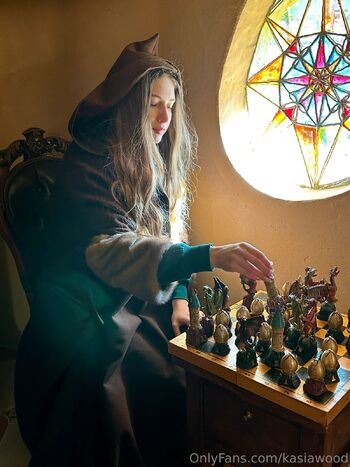 Cassie ur little princesse / kasiawood nude photo #22