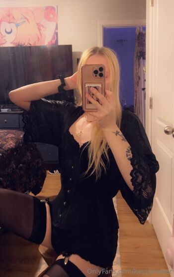 Kassie Neve / kassienever / socalledcharlie nude photo #7