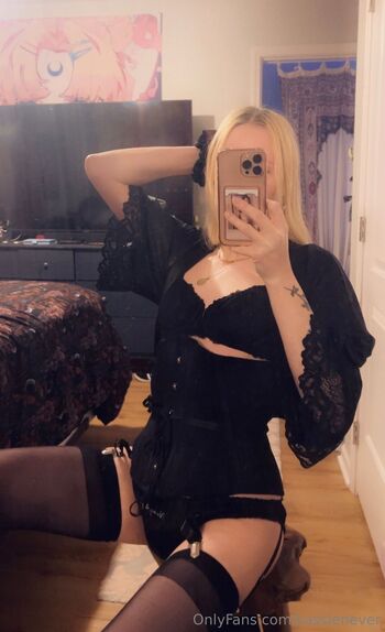 Kassie Neve / kassienever / socalledcharlie nude photo #8