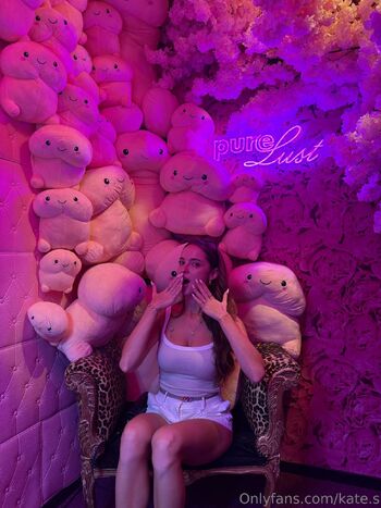 Kat / kate.s nude photo #6