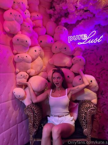 Kat / kate.s nude photo #7