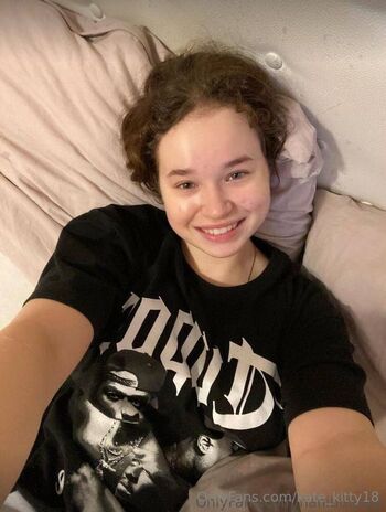 Kate / kate_kitty18 nude photo #37