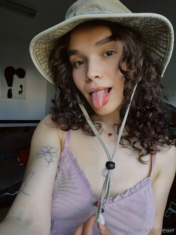 Kat / katebearr nude photo #2