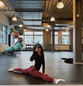 Kat / katebearr nude photo #19