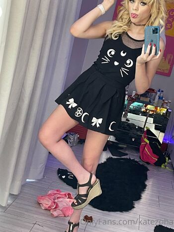 Kate Zoh / katezoha nude photo #9