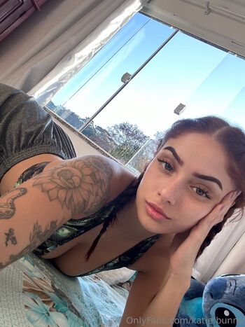 Katie (18yo / katie.bunny nude photo #18