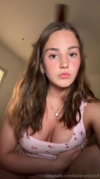 katie / katiecarlyle18 nude photo #17