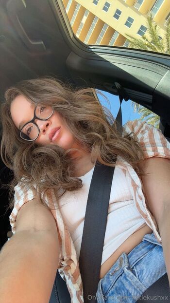 Katie Kus / katiekushxx nude photo #11