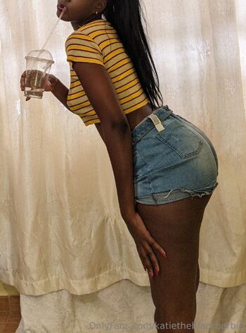katietheblackbarbi / katietheblackbarbie nude photo #14
