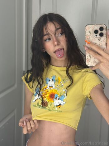 kat / katrinaaa nude photo #2