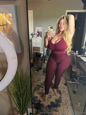 Katrina Thicc FRE / katrinathiccfree nude photo #17