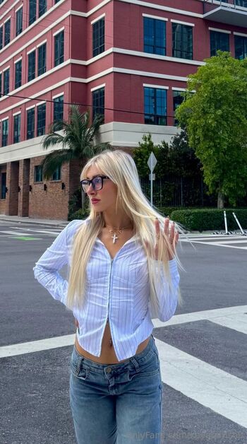 kay / kaygcarlson nude photo #5