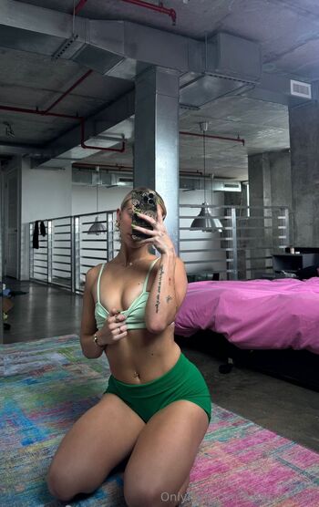 kay / kaygcarlson nude photo #6