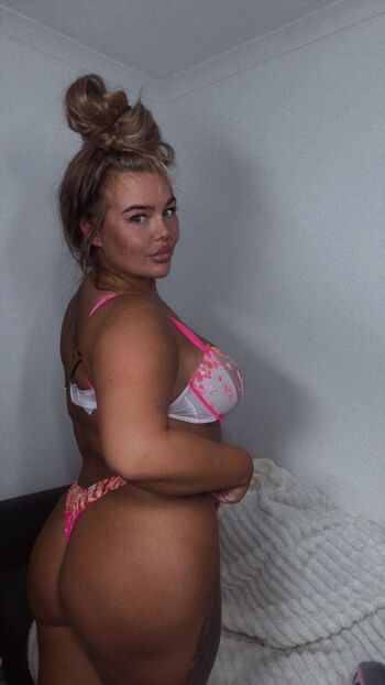 Kayl / kaylanne24 nude photo #16