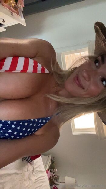 Kayl / kaylasimmons nude photo #2
