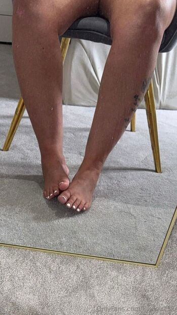 Ka / kaylou25k nude photo #4