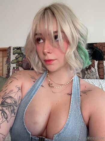 KE / keawave nude photo #4