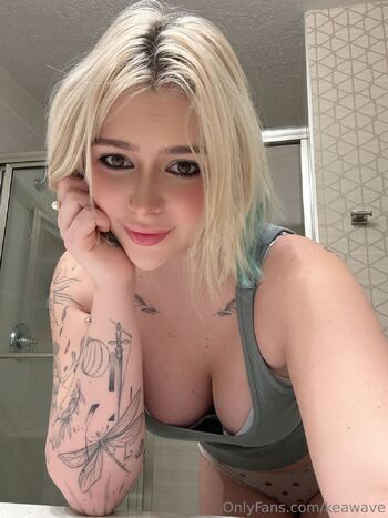 KE / keawave nude photo #5