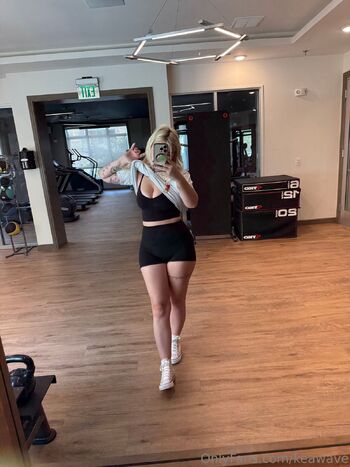 KE / keawave nude photo #10