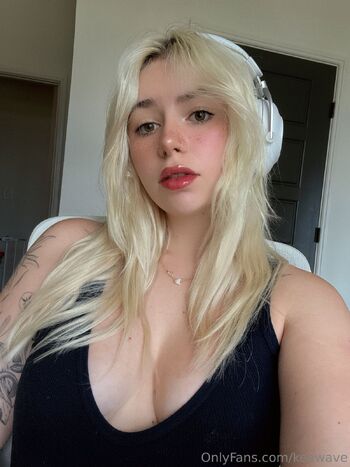 KE / keawave nude photo #12