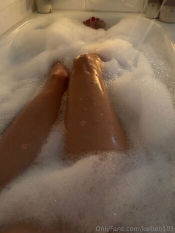 Kellie / kellieb101 nude photo #28