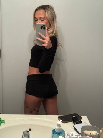 Kelsey (19 yo / kelseyblu nude photo #5