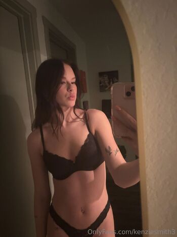 Kenziee / kenziesmith3 nude photo #3