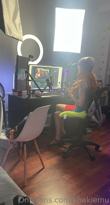 Khaki Em / khakiemu nude photo #23