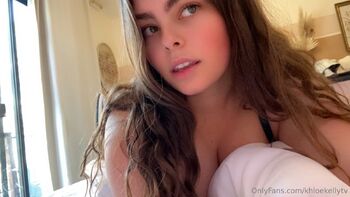 Khloe Kelly / khloekellytv nude photo #3