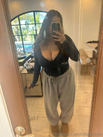 Khloe Kelly / khloekellytv nude photo #16