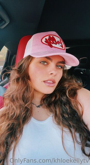 Khloe Kelly / khloekellytv nude photo #34