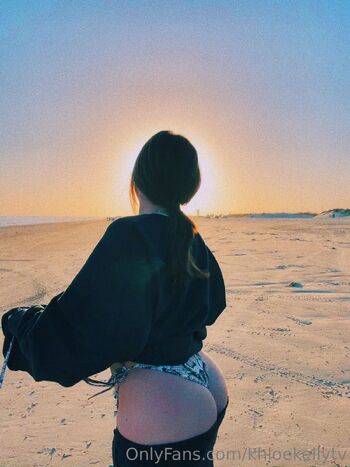 Khloe Kelly / khloekellytv nude photo #35