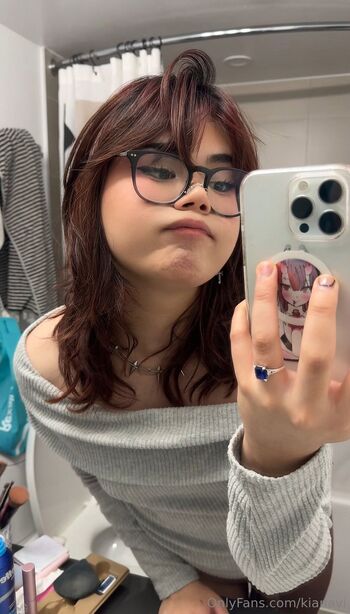 Kiyana V / kianavi / slayzkiana / kiyanavi nude photo #2