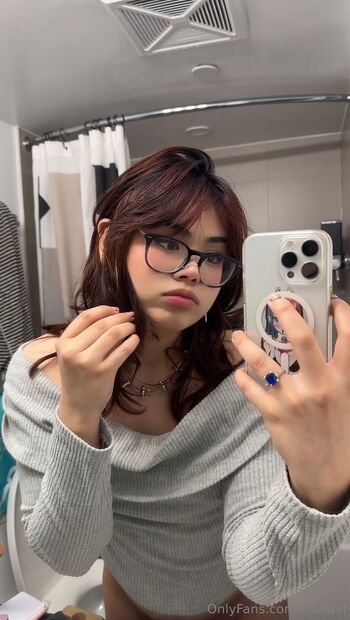 Kiyana V / kianavi / slayzkiana / kiyanavi nude photo #5