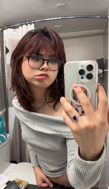 Kiyana V / kianavi / slayzkiana / kiyanavi nude photo #7