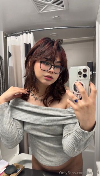 Kiyana V / kianavi / slayzkiana / kiyanavi nude photo #9