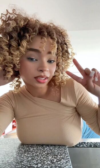 Kiara / kiarapeachlegit nude photo #13