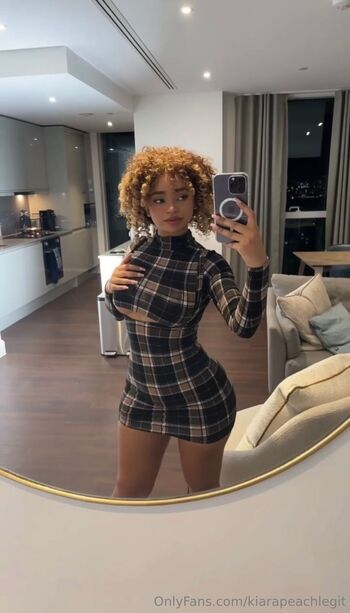 Kiara / kiarapeachlegit nude photo #18