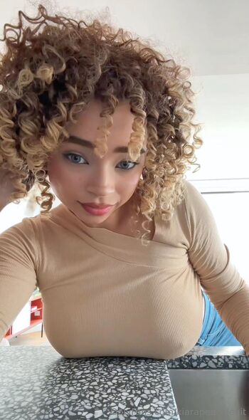 Kiara / kiarapeachlegit nude photo #28