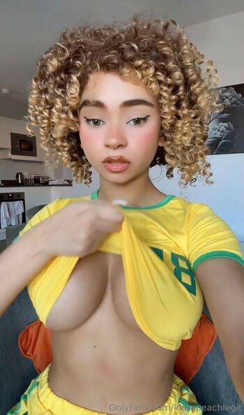 Kiara / kiarapeachlegit nude photo #30
