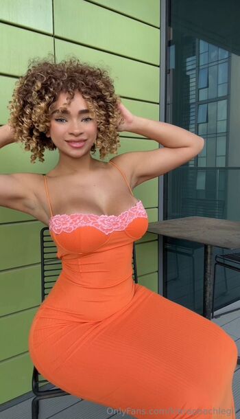 Kiara / kiarapeachlegit nude photo #31