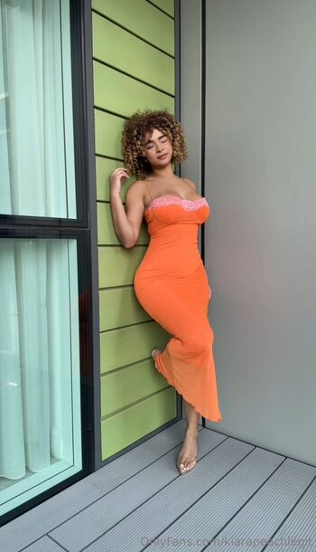 Kiara / kiarapeachlegit nude photo #34