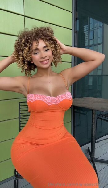 Kiara / kiarapeachlegit nude photo #38